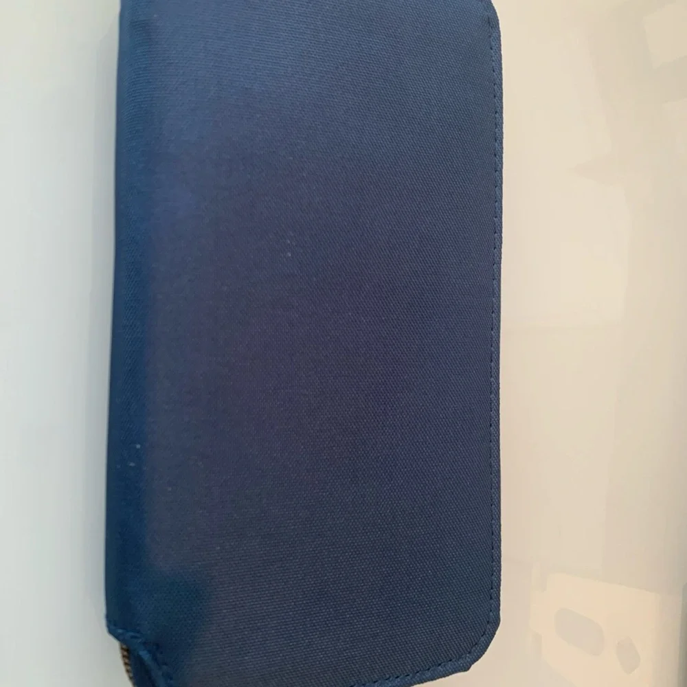 Travelon blue RDIF wallet
